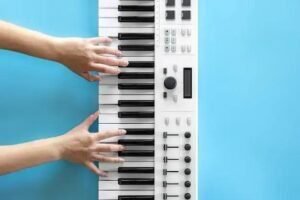 How To Learn Piano: 5 Essential Tips for Beginners