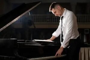 Piano Practice for Beginners: 5 Essential Tips to Start Playing